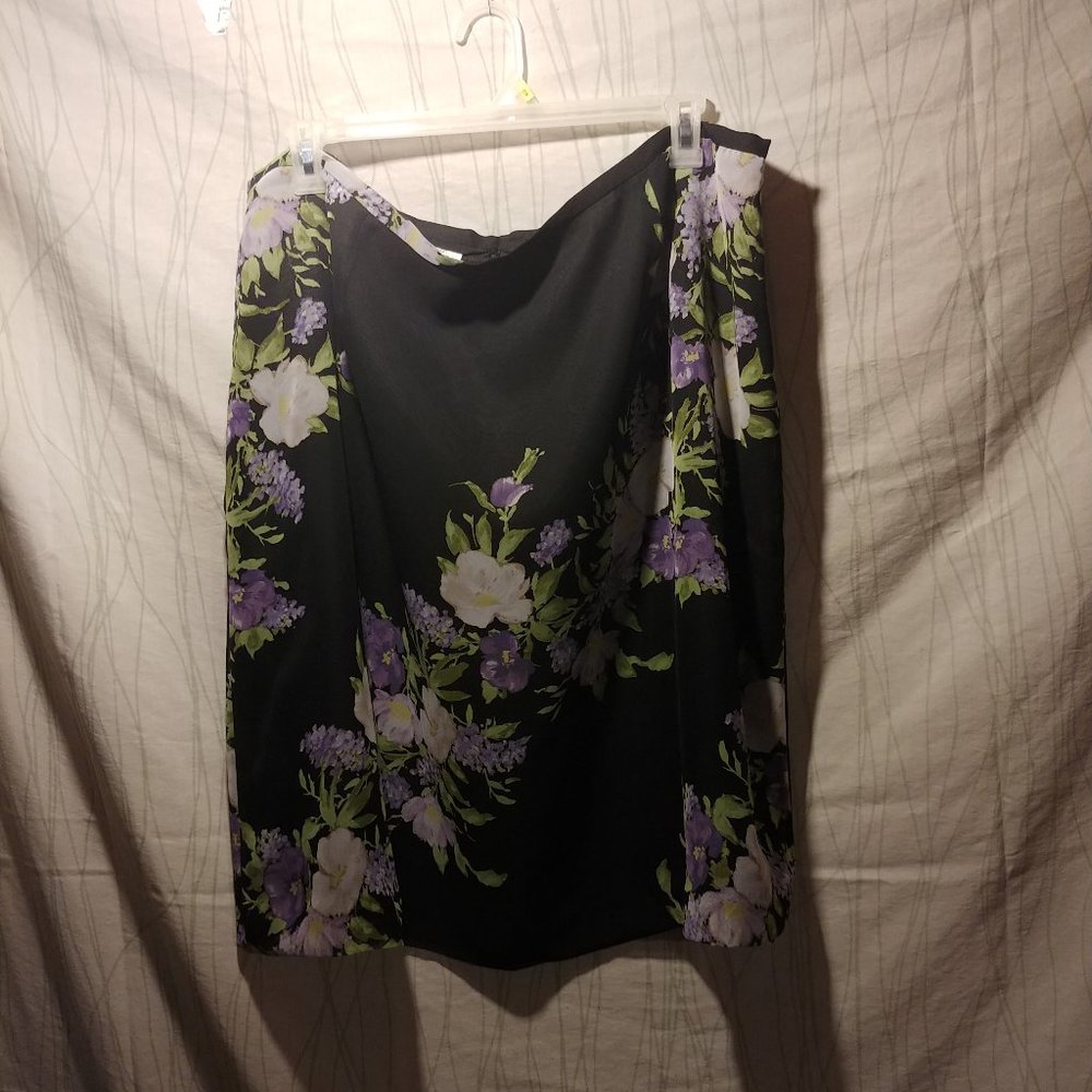 Black skirt with purple & white floral design 3X
